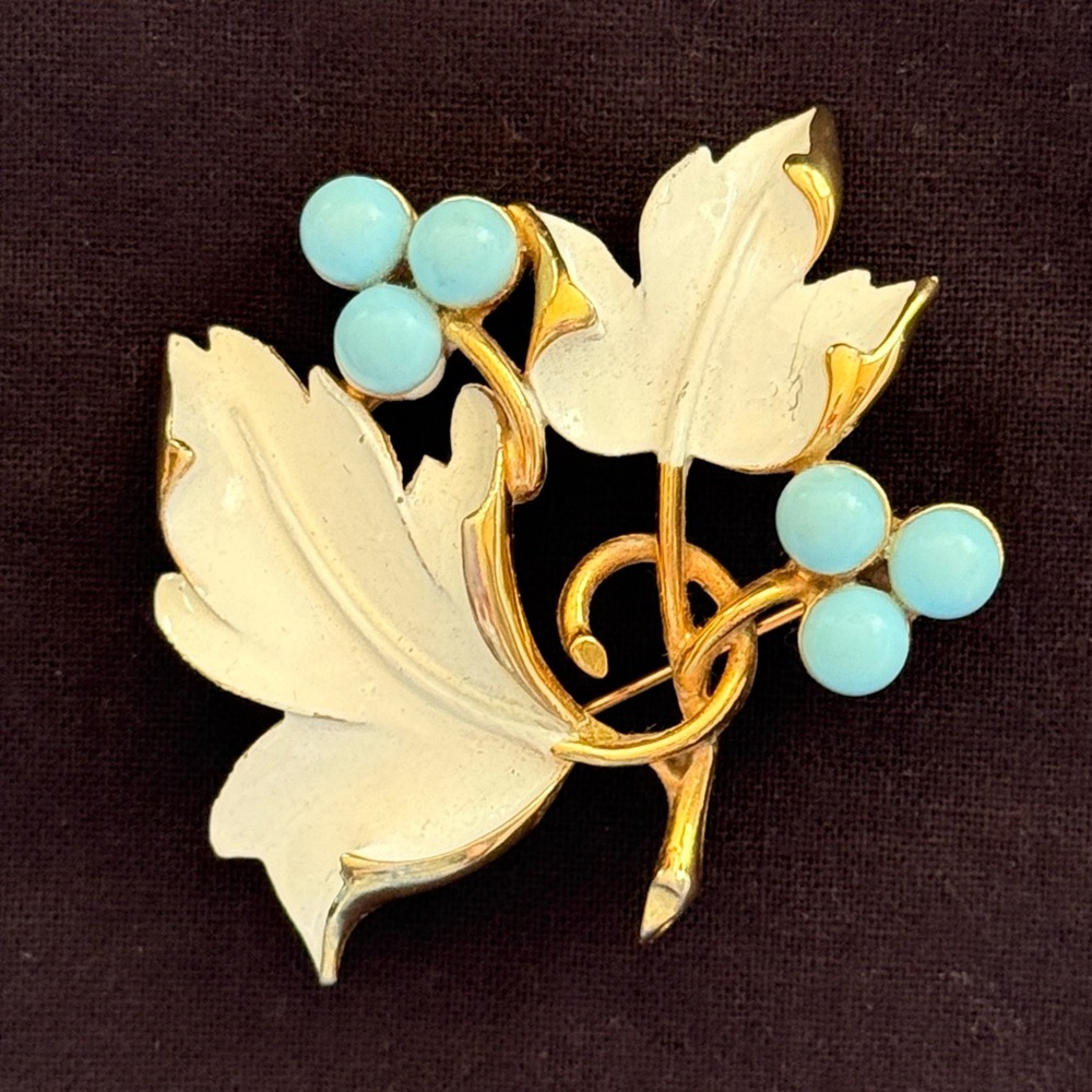 Vintage Sarah Coventry White Enamel Leaves And Blue Berries Brooch
